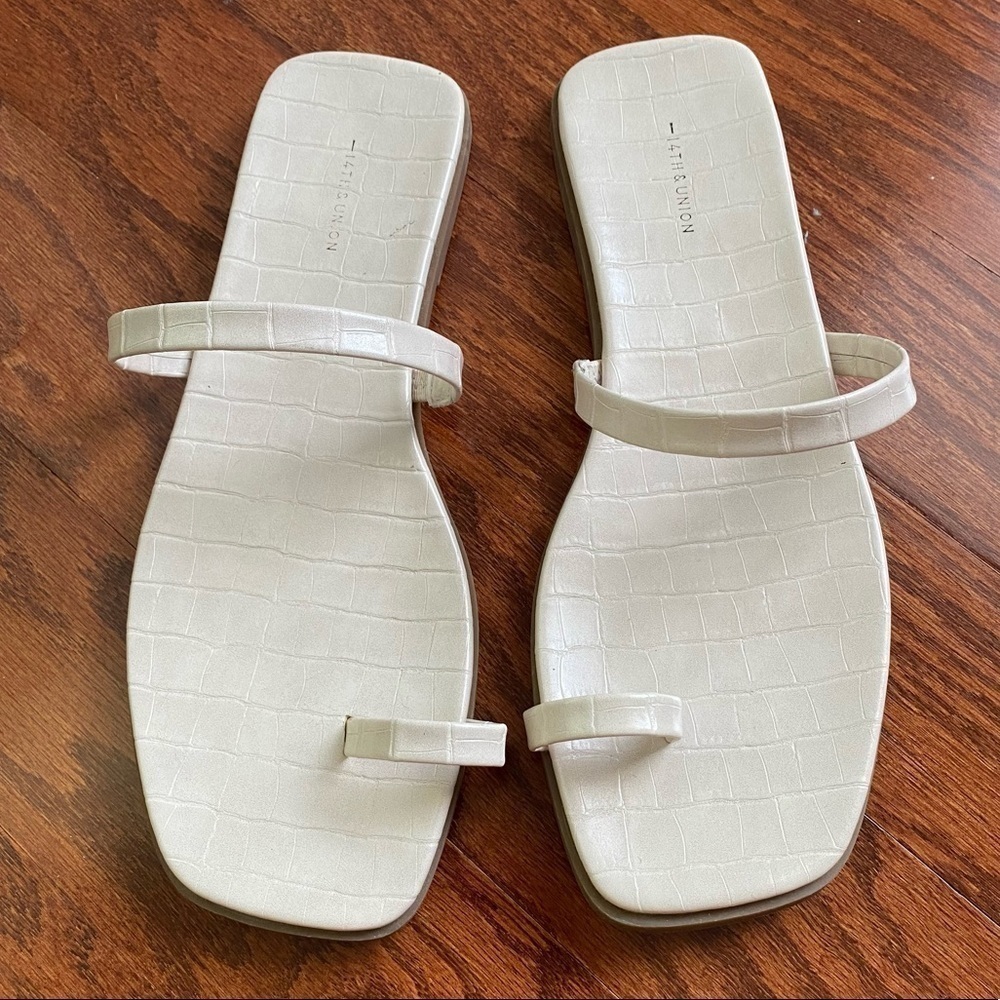 14th & Union Cece Flat Sandal in White Bone Croc, size 7.5